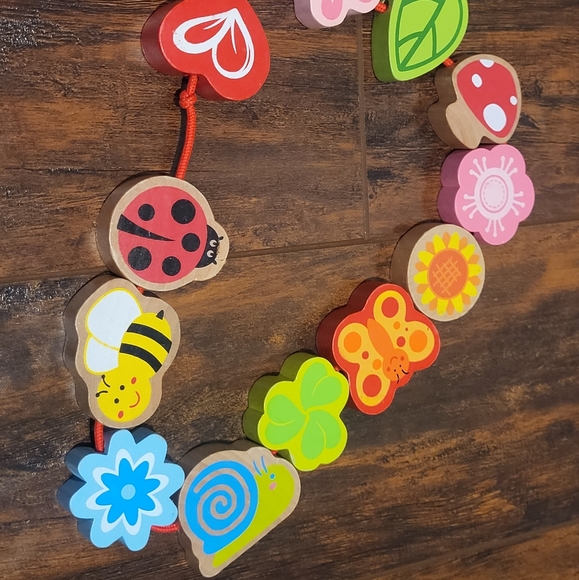 3/$25 🏷 Hape String Toy - Picture 2 of 2
